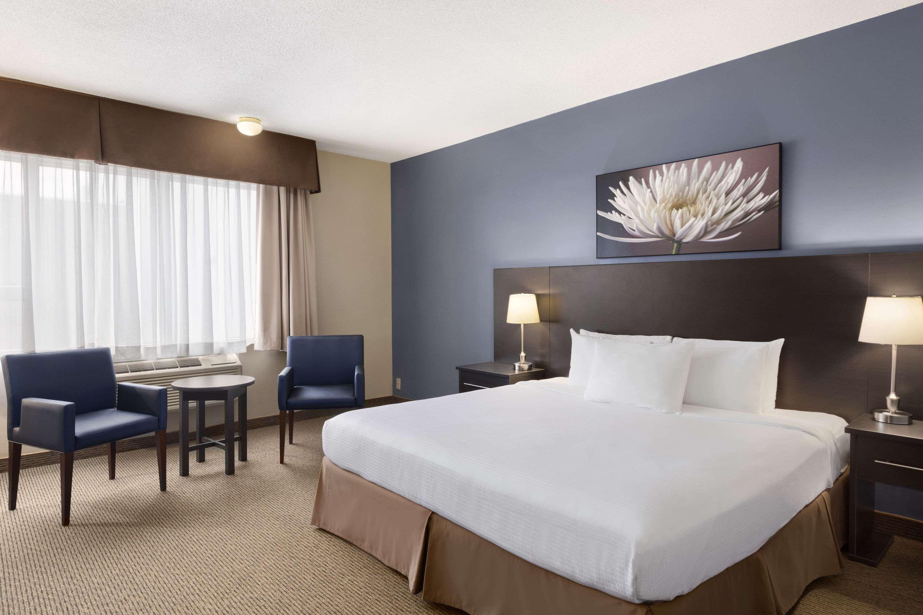Days Inn By Wyndham Montreal Airport Conference Centre Dorval Exteriör bild