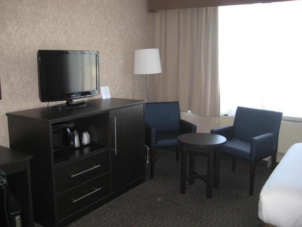 Days Inn By Wyndham Montreal Airport Conference Centre Dorval Exteriör bild